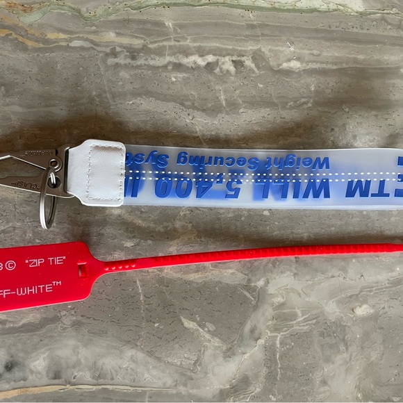 AUTHENTIC Off -White Industrial Keychain
Blue/Translucent  Designer Virgil Abloh - Picture 6 of 11